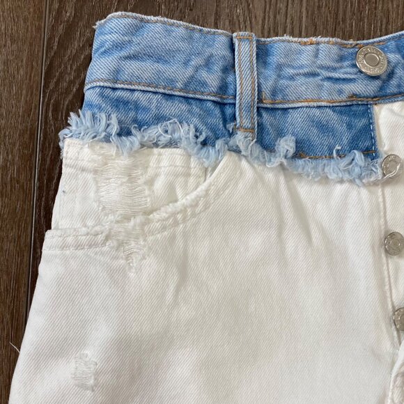 Zara Womens High-Waisted Two-Tone Denim Shorts Button Fly Frayed Hem USA Size 6 - Picture 3 of 7